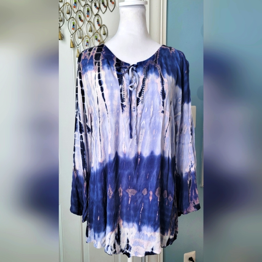 Tye Dye Tunic Blouse Women's M Blue & White Fluttler Bell Sleeves by Dress Barn
